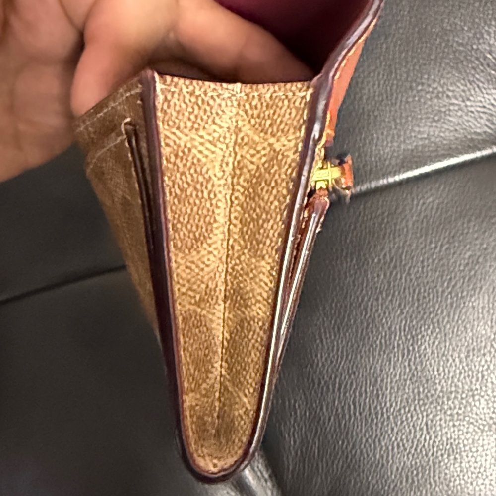 Coach Multi Pockets Wallet EUC - Picture 9 of 13